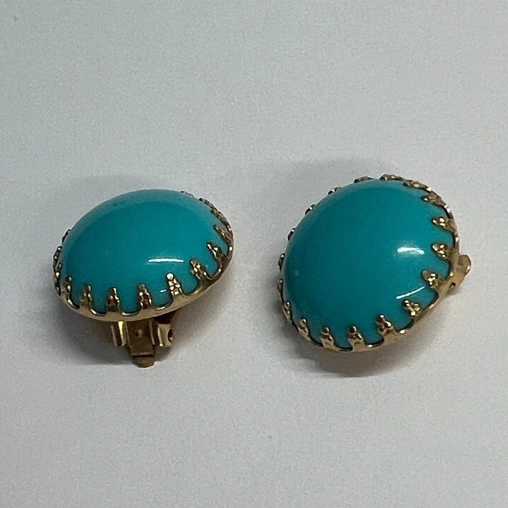 Vintage Round Faux Turquoise Clip-On Earrings 1” Diameter